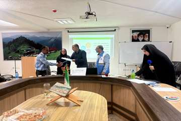 تقدیر از بهورزان و آبداران